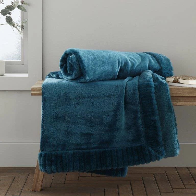 Catherine Lansfield Velvet & Fur Throw Teal 4 Catherine Lansfield Velvet & Fur Throw Teal - Image 2