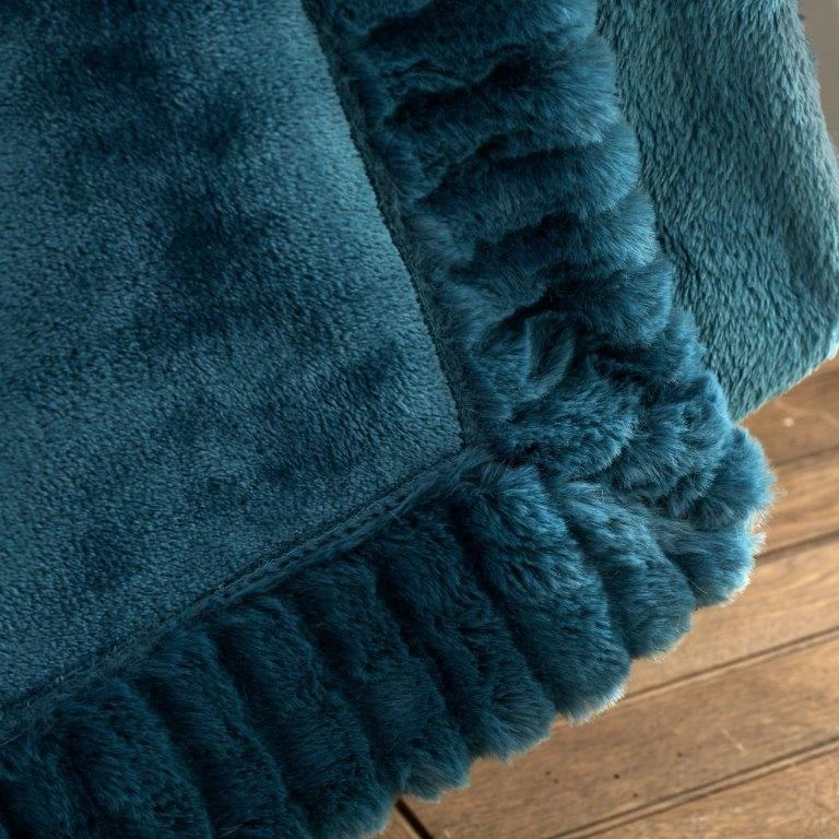Catherine Lansfield Velvet & Fur Throw Teal 5 Catherine Lansfield Velvet & Fur Throw Teal - Image 3